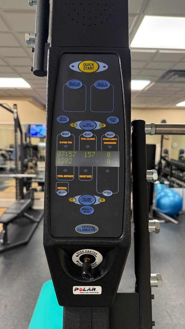 乐鱼app-八点不到💪🏽詹姆斯完成早上训练 晒出自拍照&泡冰水恢复视频
