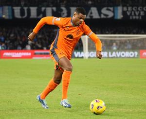 邓弗里斯是2011年的阿费莱之后，首位欧冠半决赛助攻的荷兰球员