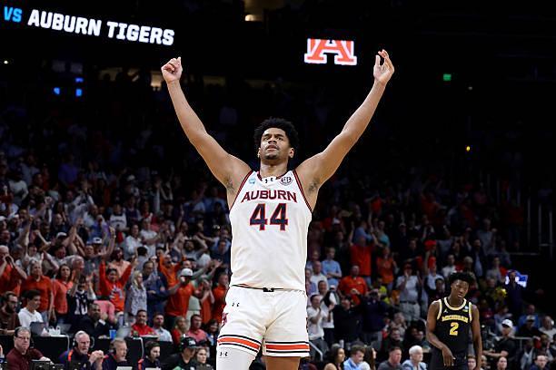 湖人试训奥本大学先发中锋，他是球队急需的黑又硬内线球员？