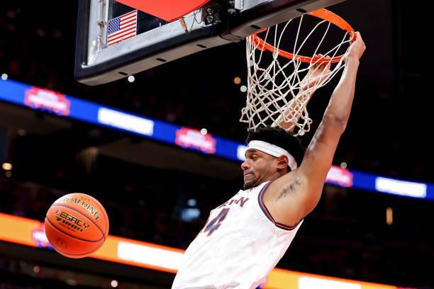 湖人试训奥本大学先发中锋，他是球队急需的黑又硬内线球员？