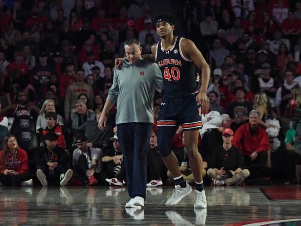 湖人试训奥本大学先发中锋，他是球队急需的黑又硬内线球员？