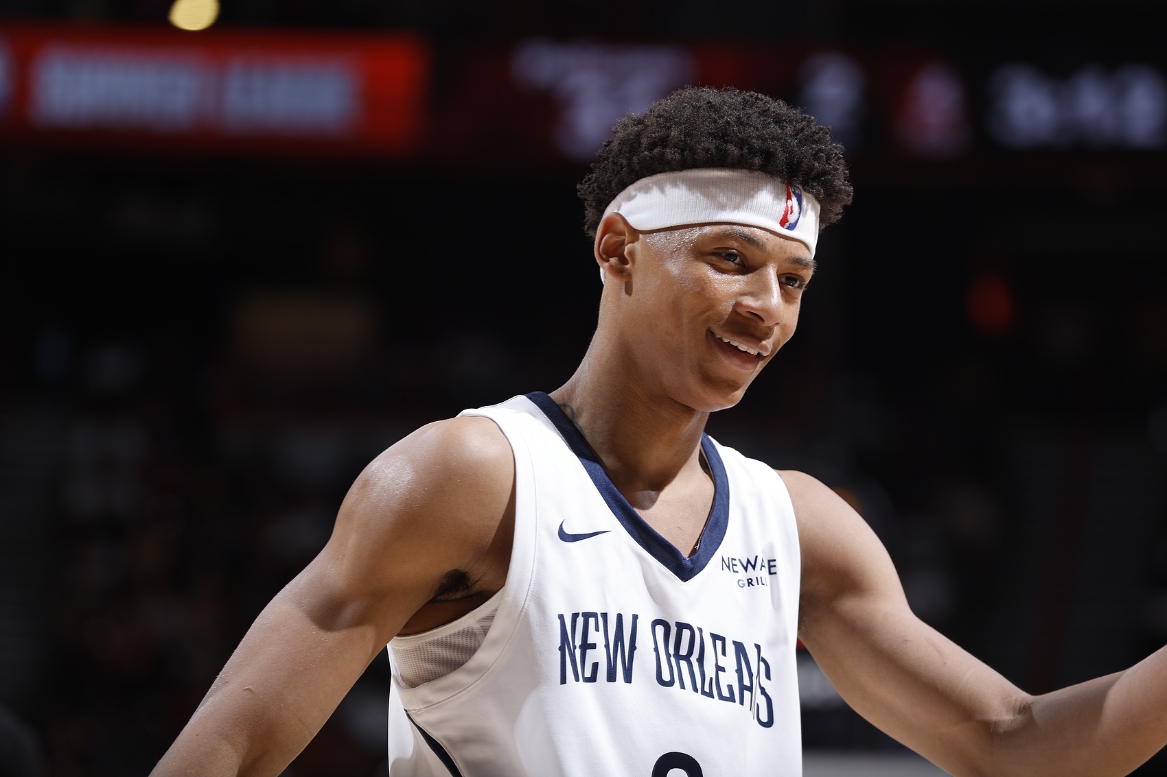 乐鱼体育-依旧自信！费尔斯谈菜鸟赛季目标：赢40-50场比赛 拿最佳新秀