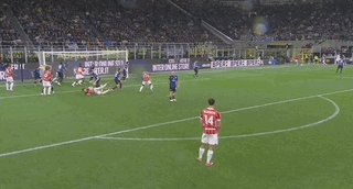 乐鱼官网-【人物】约维奇：从被遗忘的到德比主角