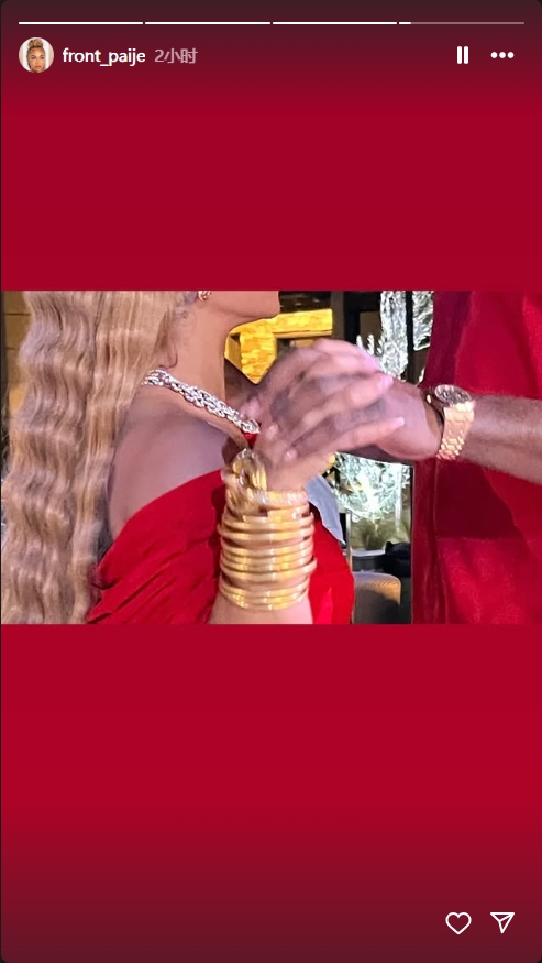 乐鱼官网-金价下跌不影响秀恩爱！女友晒照戴着数十个金环与哈登十指紧扣