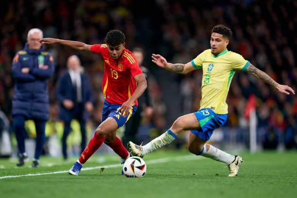 乐鱼体育-【现场】巴萨神童征服伯纳乌，西班牙找到秘密武器？