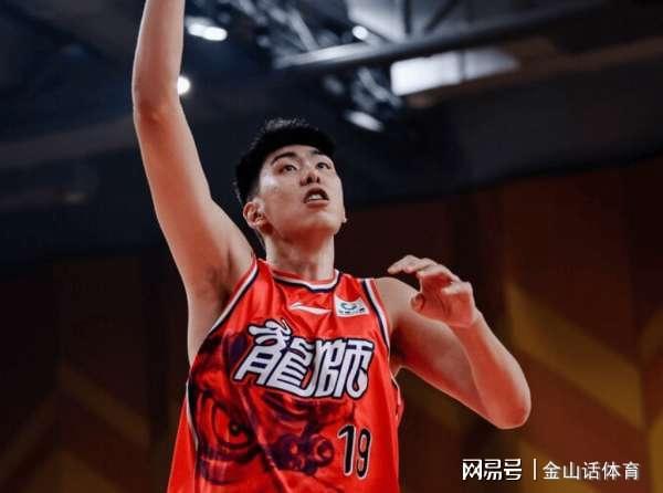 乐鱼官网-牛逼！10中9砍24分14板2帽，被广东弃用之人又爆发，网友:真争气